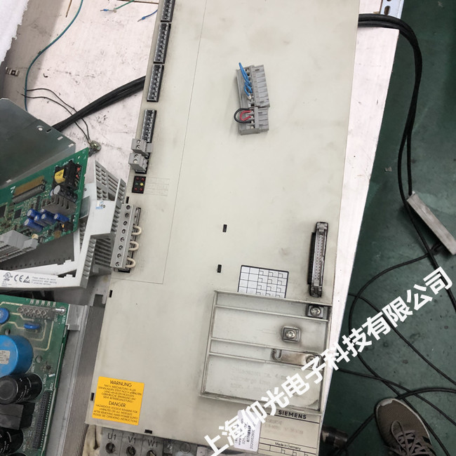 ���T�Ӕ���ϵ�y�Դ�S�� 6SN1145-1BB00-0EA1 80/104KW�@ʾ������