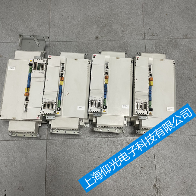 ABB MotiFlex e180�S���(q��)��(d��ng)��-�@ʾ��(b��o)��E1056/E1057�S��